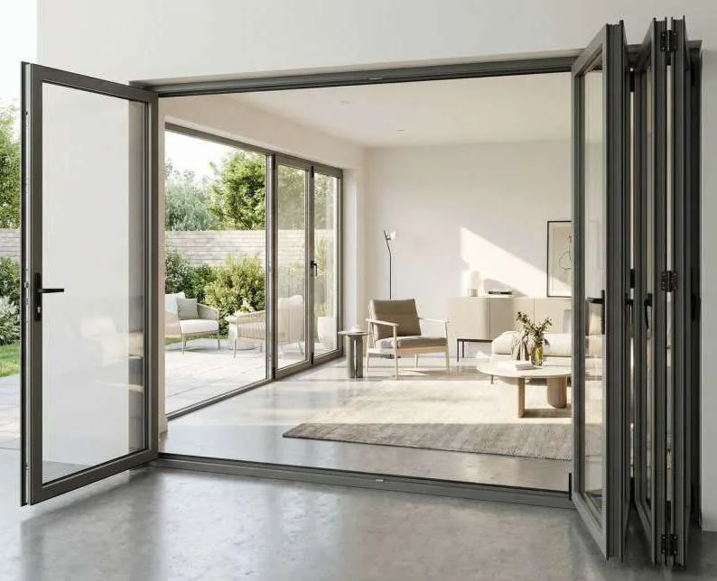 Baie accordéon aluminium grande ouverte sur un séjour