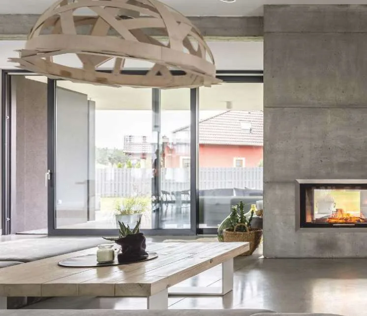 Séjour contemporain avec grandes baies coulissantes aluminium