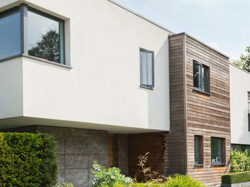 Maison moderne avec fenêtres PVC anthracite