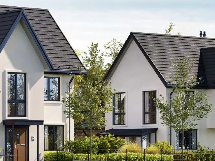 Maisons avec fenêtres PVC gris anthracite